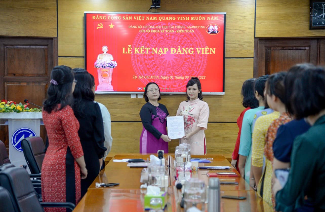 Lễ kết nạp Đảng viên mới - Trương Thảo Nghi