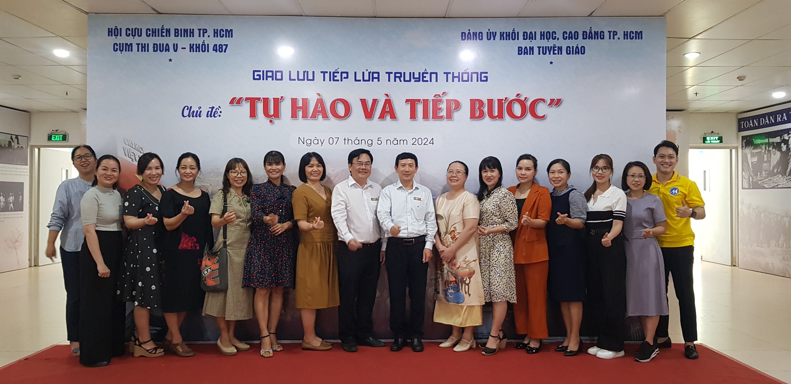  CHI BỘ KHOA KẾ TOÁN KIỂM TOÁN THAM QUAN HỌC TẬP TẠI BUỔI TRIỂN LÃM TRANH KỶ NIỆM 70 NĂM CHIẾN THẮNG ĐIỆN BIÊN PHỦ